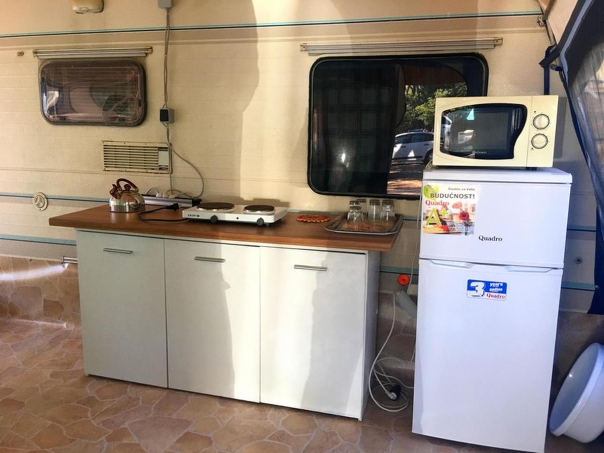 بريفلاكا Happy Home Caravans-With Air Conditioner المظهر الخارجي الصورة