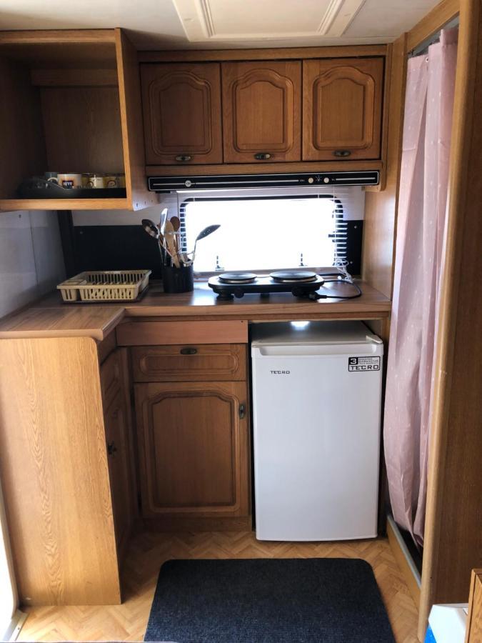 بريفلاكا Happy Home Caravans-With Air Conditioner المظهر الخارجي الصورة